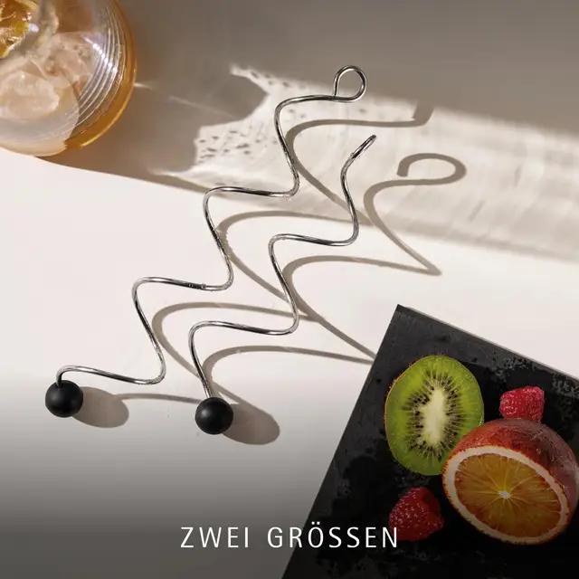 Basic Wasserkaraffe mit 2 Fruchtspießen